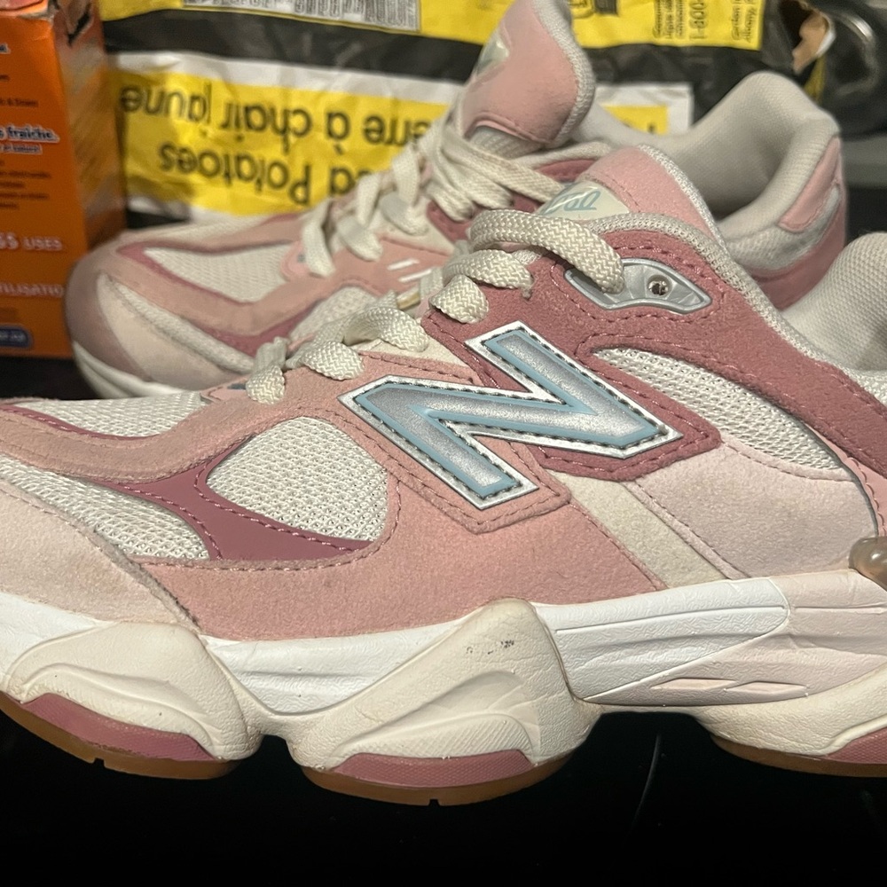 9060 New Balance Pink and White Mesh & Suede Sneakers ASIS - Picture 4 of 16
